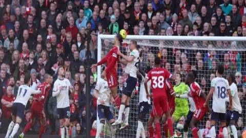 巴黎主席屡次力邀，姆巴佩续约磋商持续进行